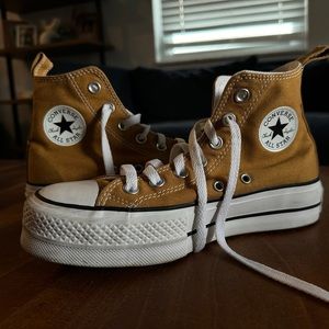 Converse platform chuck Taylor all stars wheat and black gently used women’s 6.5